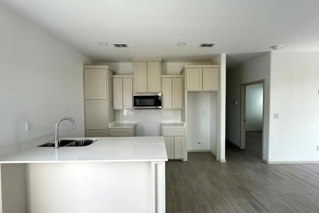 7711 N 58th Ln unit 4 - View 4