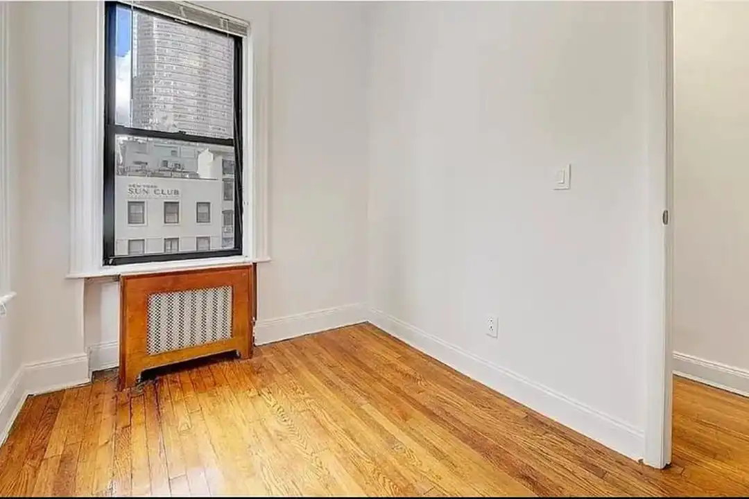 301 E 53rd St - View 6