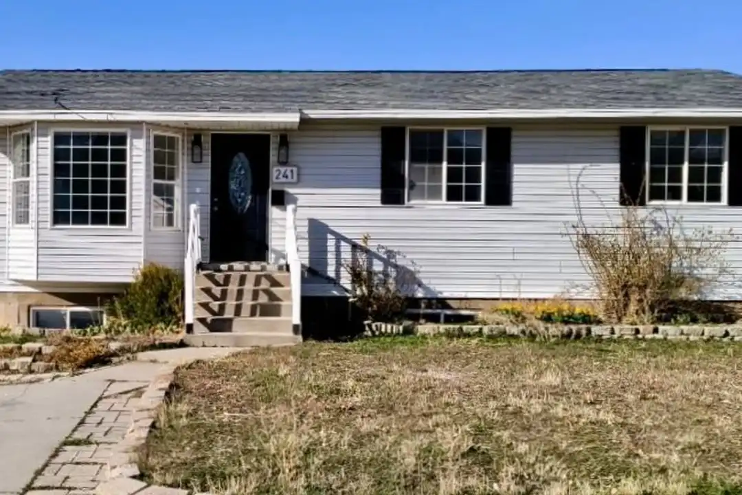 241 E Utah Ave unit Upstairs – photo 1