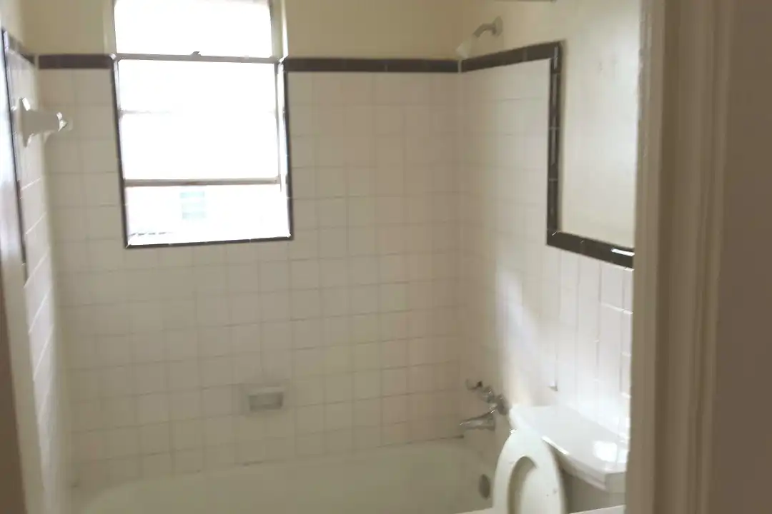1297 E Raines Rd unit 3 – pohled 2