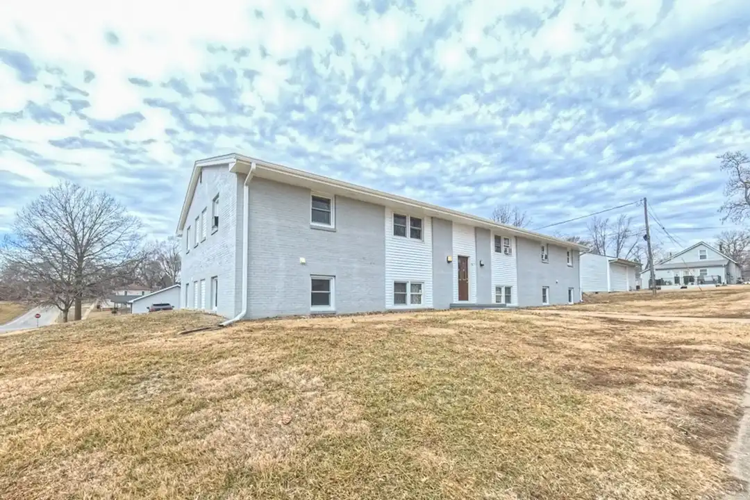 410 S 6th St unit Unit 2 – photo 1 of 8