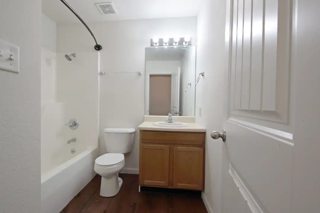 1550 N Washington St unit BLDG - 3 Unit # 21 - More