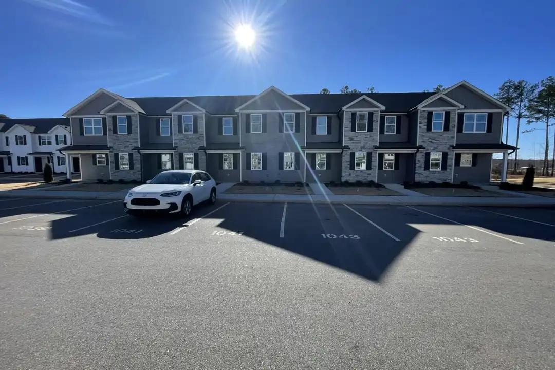 1043 Peony Ln - View 2