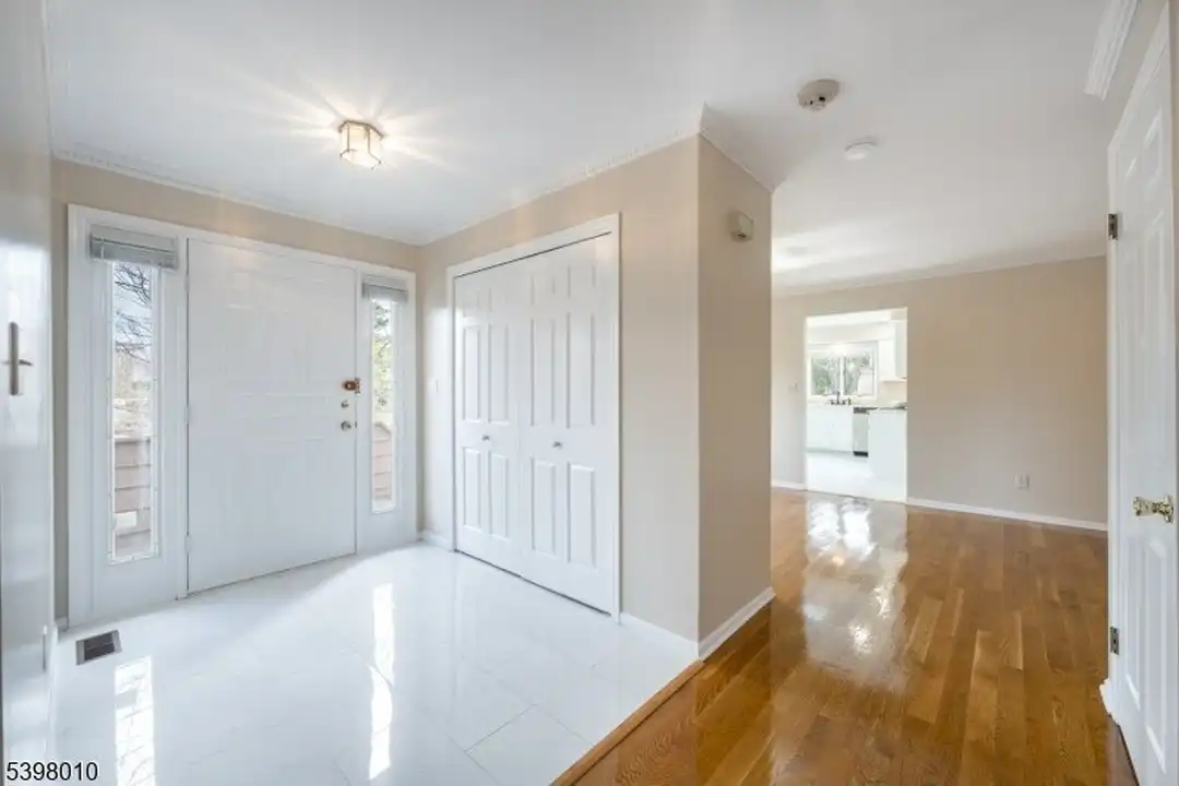 Apartment in Madison - More