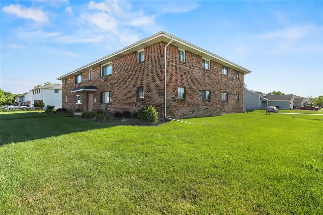 3509 93rd St unit #202 – photo 1 of 10