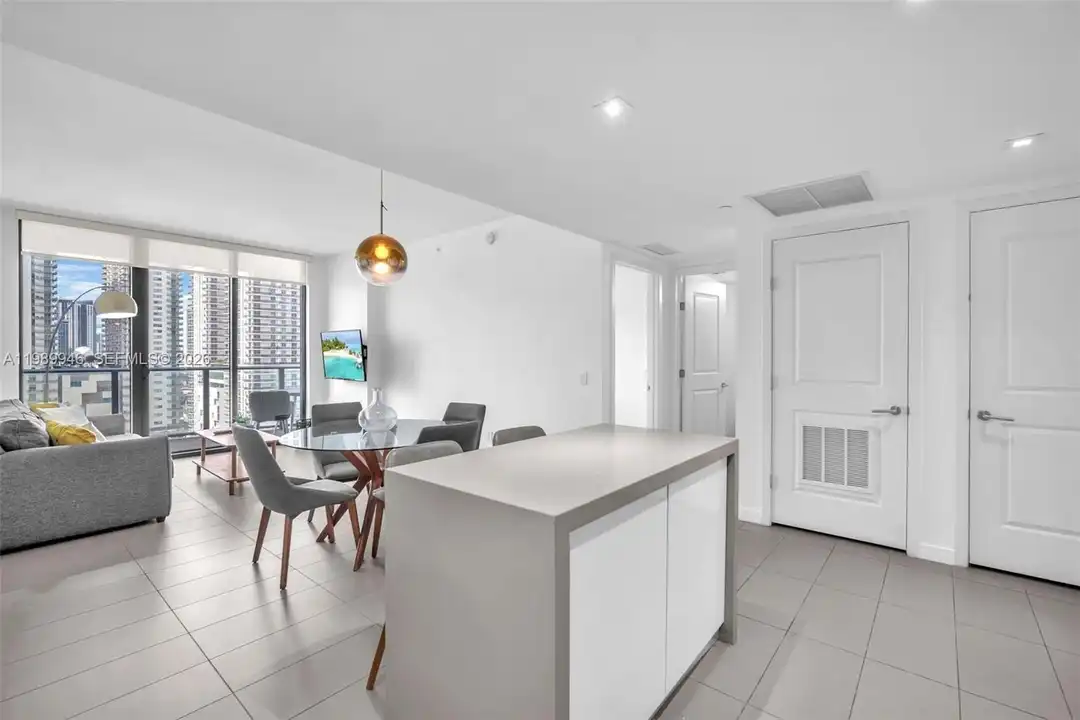 Apartment in Miami - More
