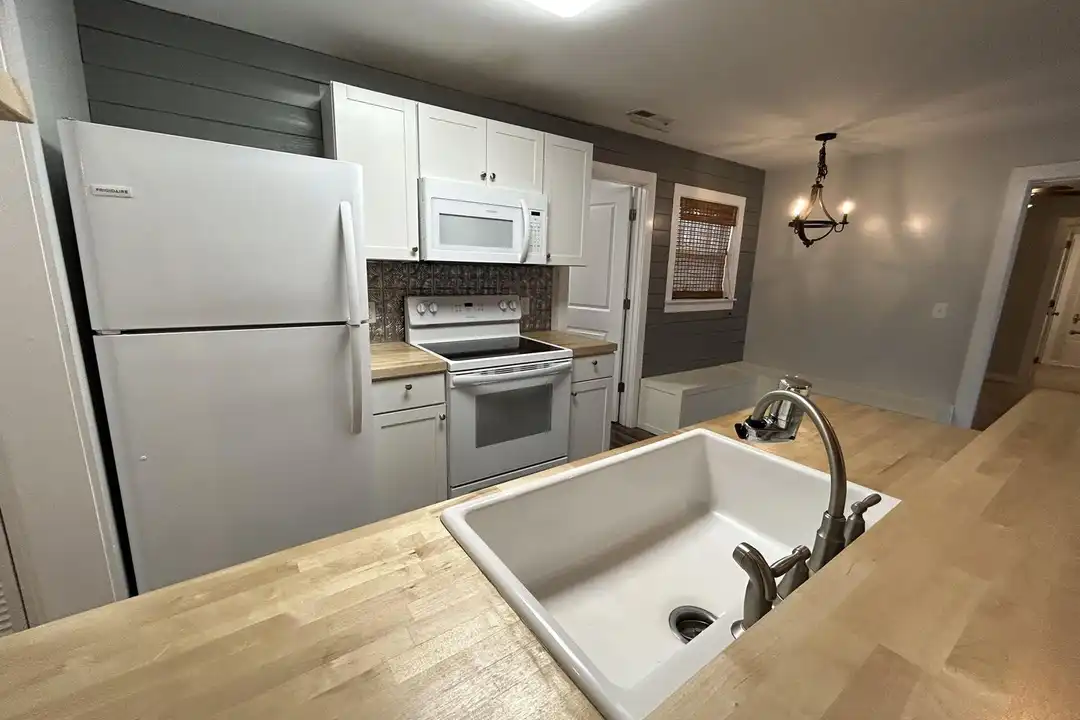 121 Walker St - View 4