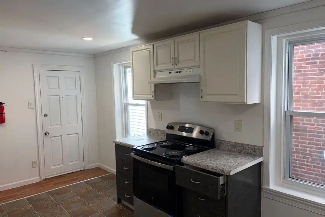 512 1/2 N Charlotte St - View 6