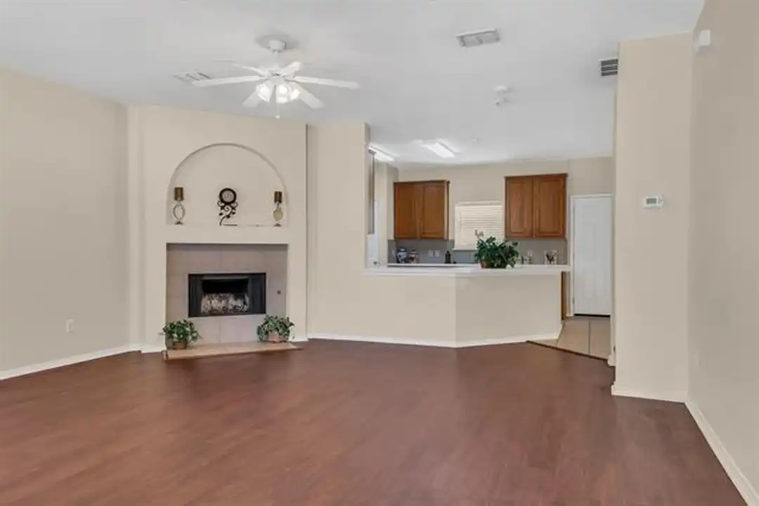 10217 Pear St - View 5