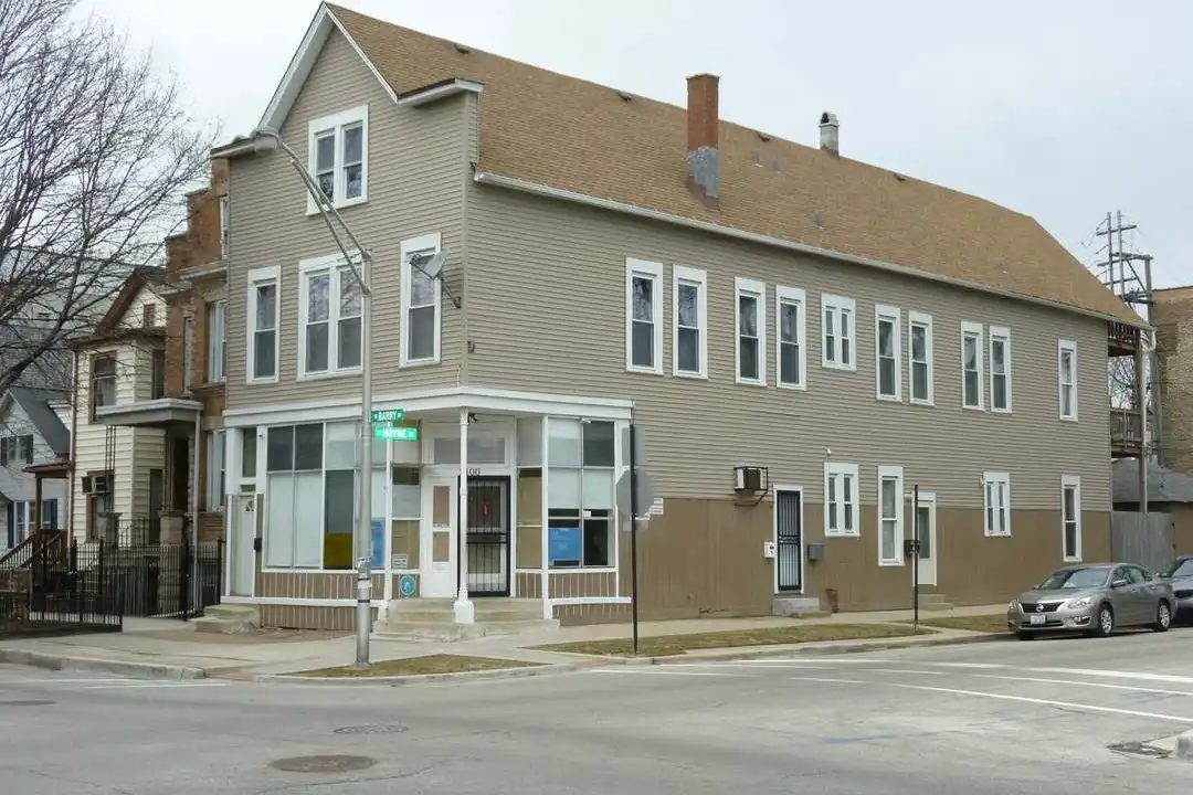 2100 W Barry Ave unit 2R - View 2