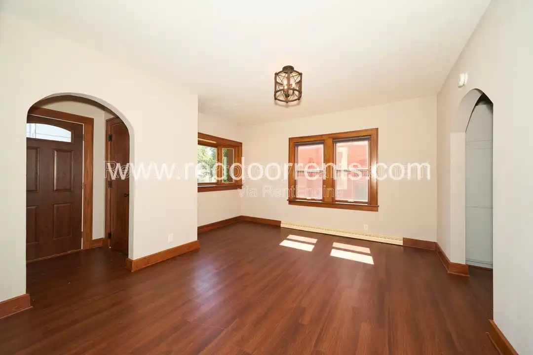 412 N Merrill St - More