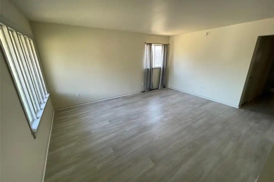 House in Dallas - View 2