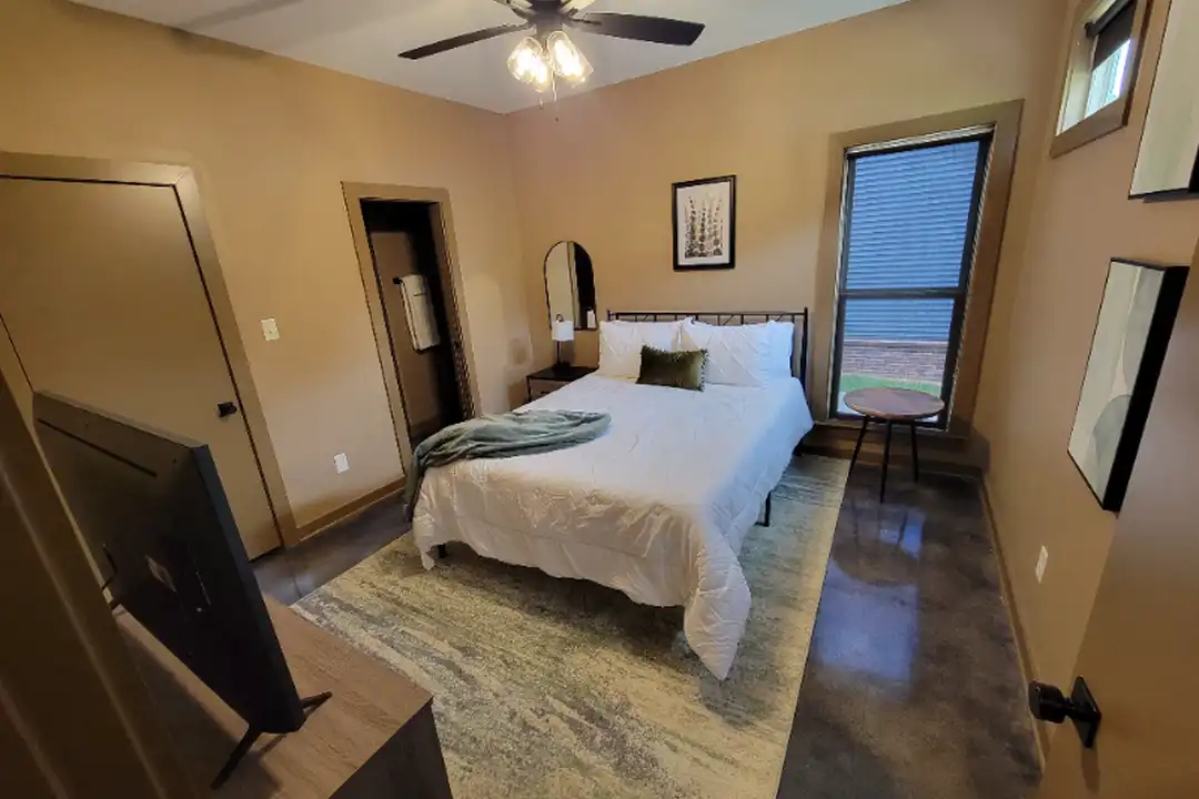 2318 S Rock St - View 4
