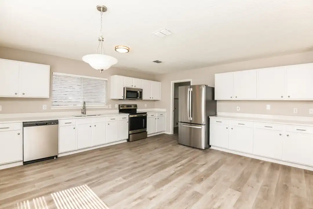 720 King St - More