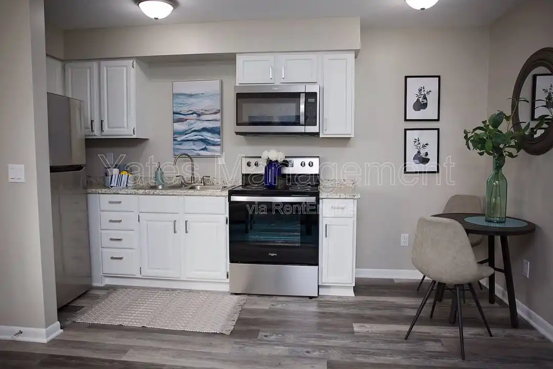 1301 W Sandusky St unit D – photo 1 of 10