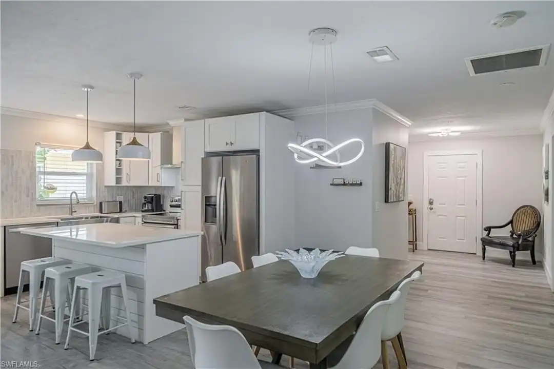742 99th Ave N - View 4