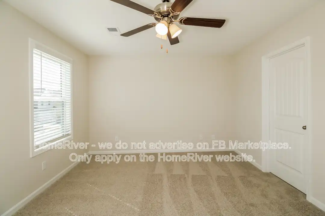 Apartment in Oswego - More