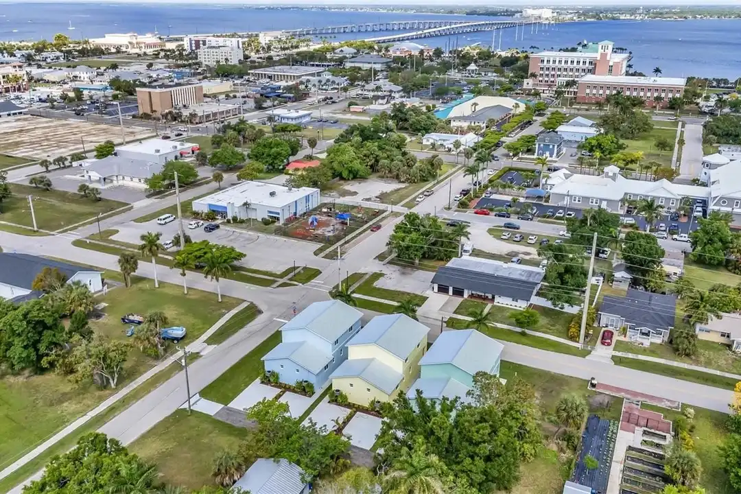 309 E Virginia Ave - View 2
