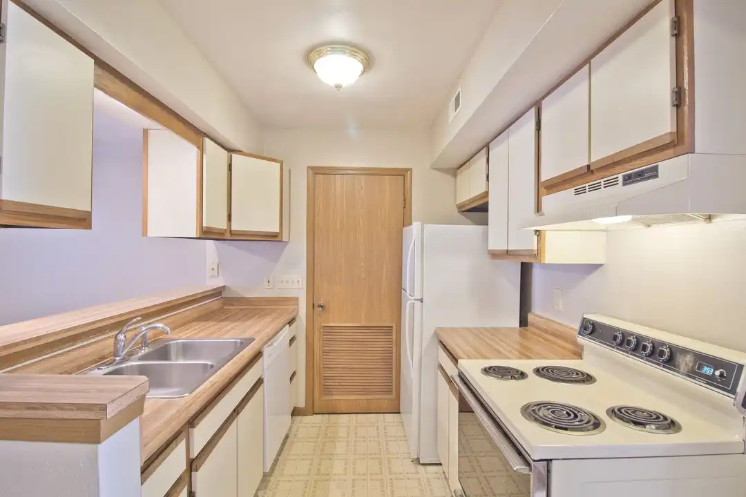 133 Dorset Ct unit 133-9 – photo 1 of 18