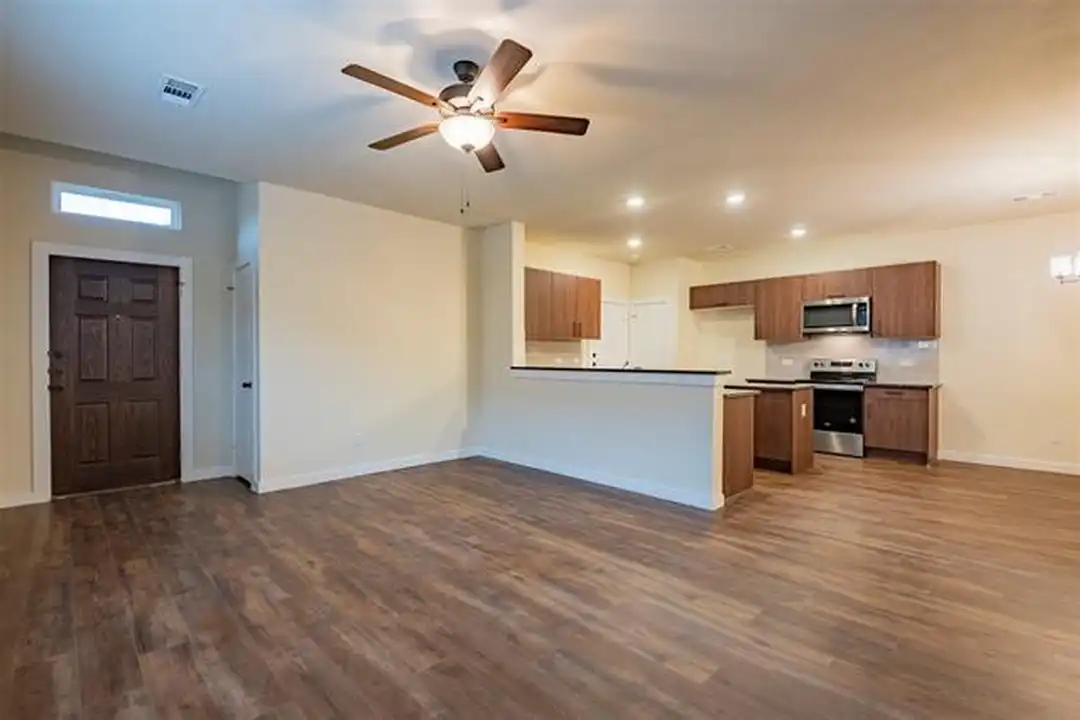 656 Wheatfield Dr - More