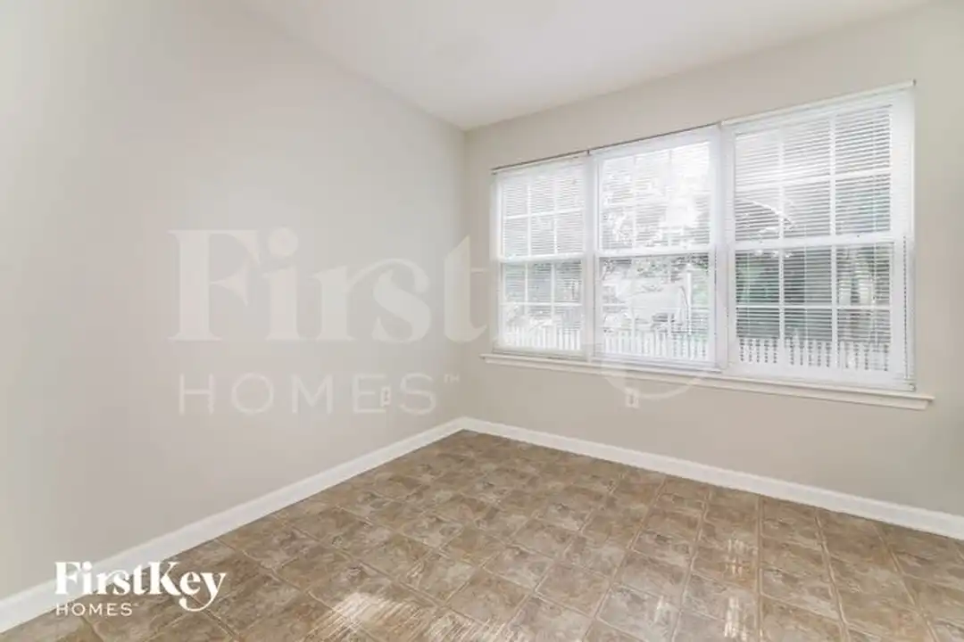 803 Steamboat St - More