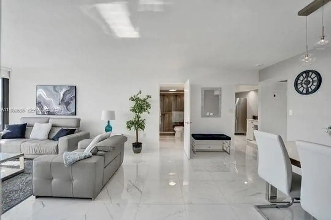 Apartment in Miami - View 6