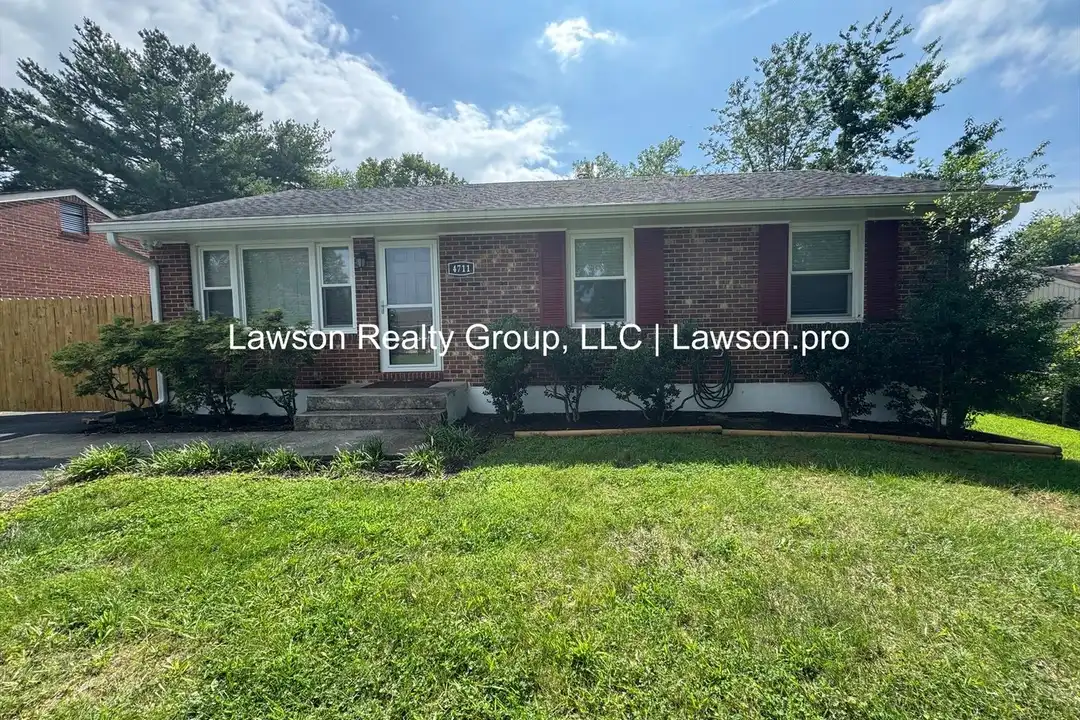 4711 Pennsylvania Ave NE – photo 1