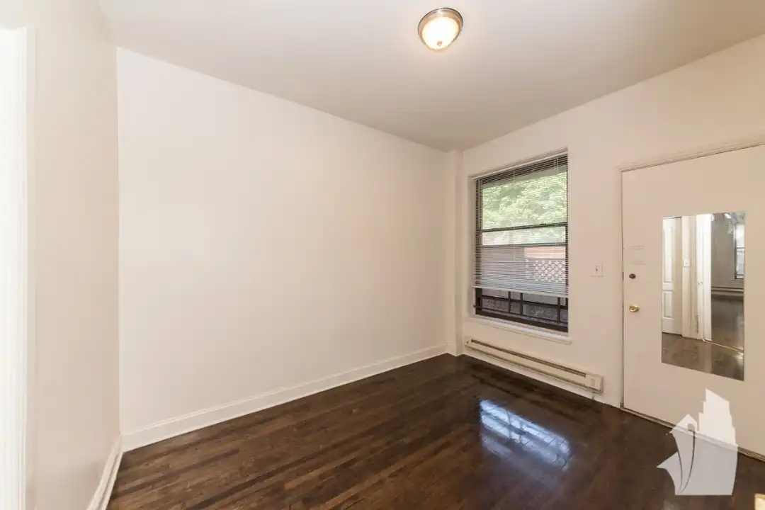 3709 N Hoyne Ave unit 3 - More
