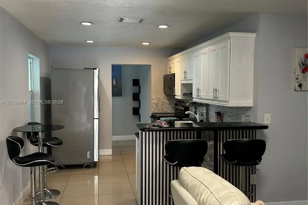 633 E 22nd St - View 4