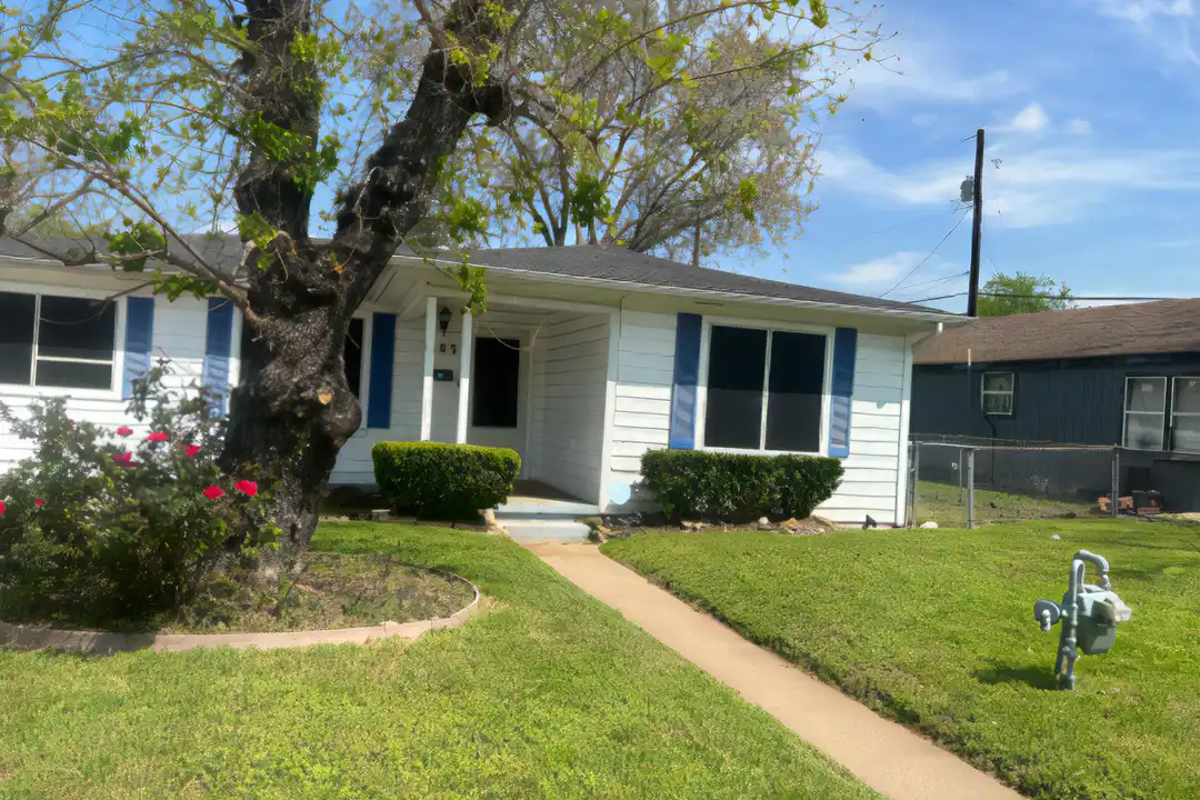 1402 W Martin Luther King Jr St – photo 1