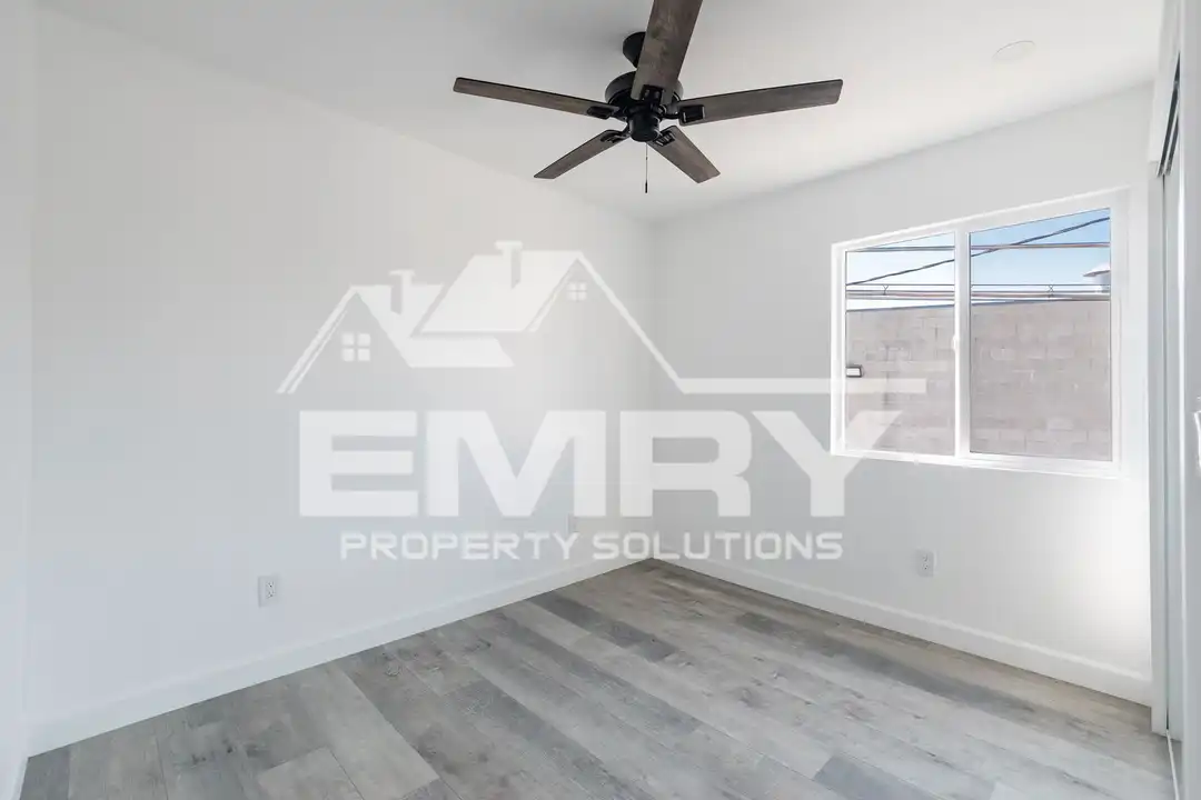 Apartment in East Los Angeles - More