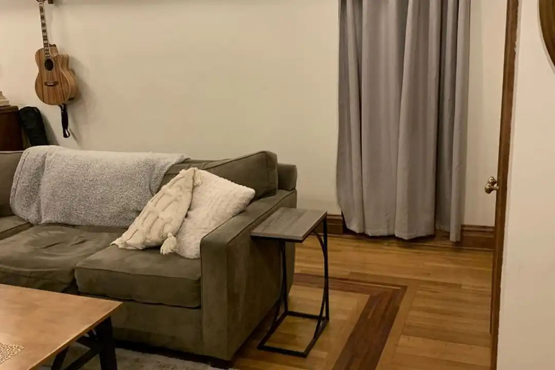 Apartment in Chicago - More