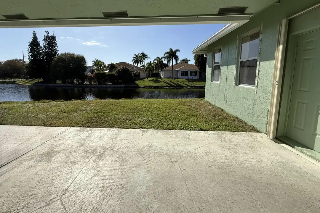1168 Hatteras Cir - More