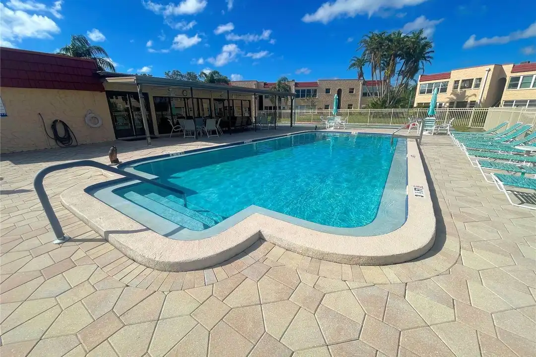124 Dogwood Cir - View 2