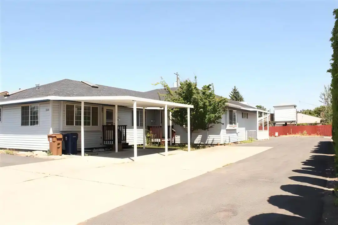 7106 N Wiscomb St unit 02 – photo 1