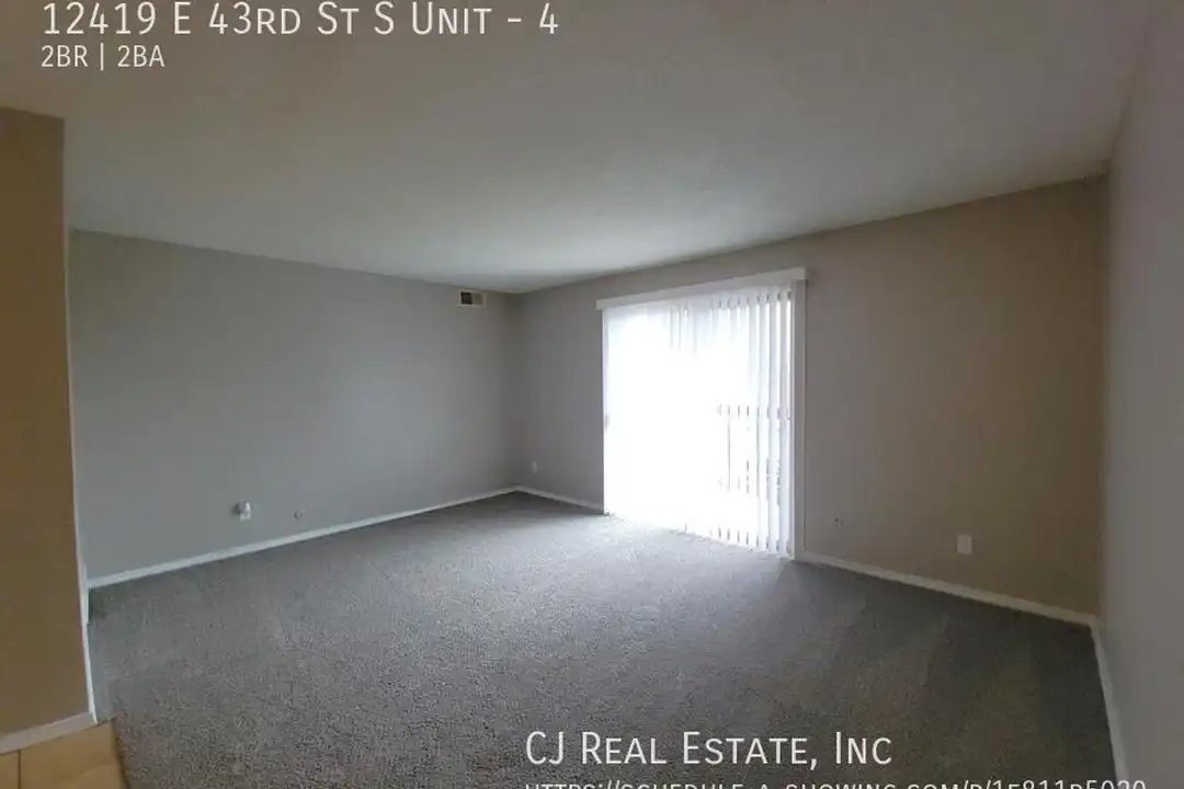 12419 East 43rd St S - View 4