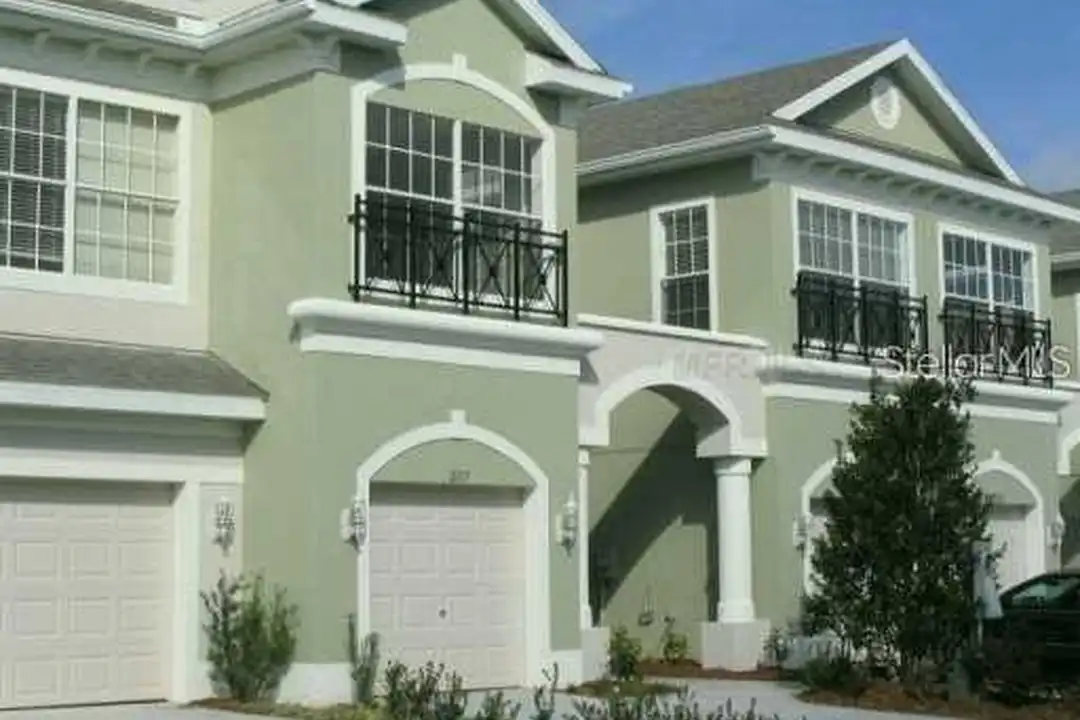 2052 Park Crescent Dr - View 3