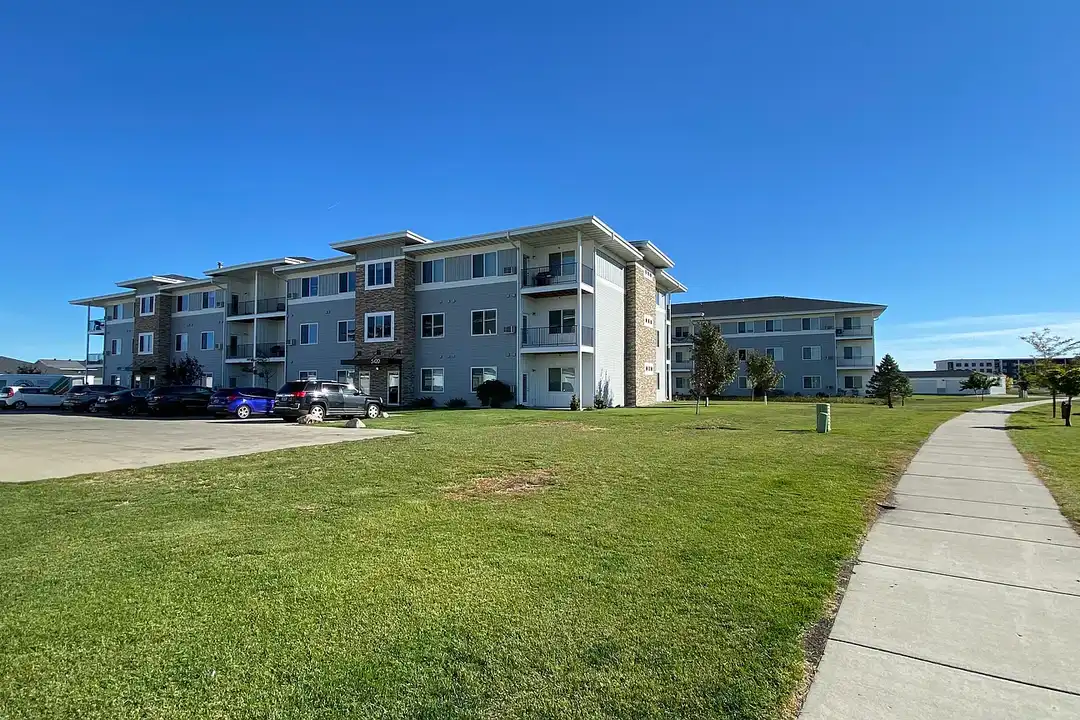 Amber Pointe Apartments – photo 1
