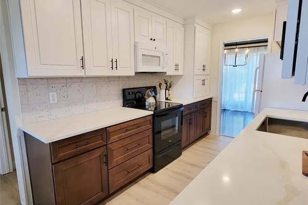 720 Huntwich Dr - View 2