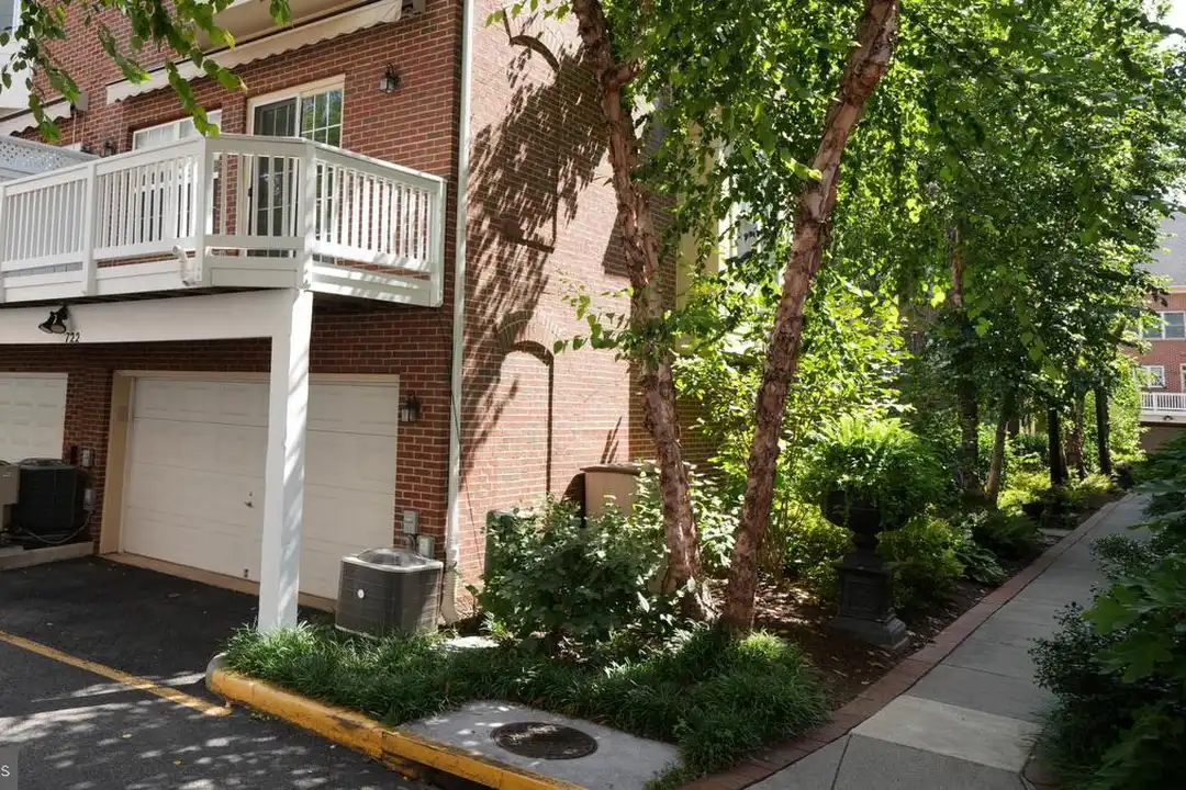 722 Capitol Square Pl SW - View 3