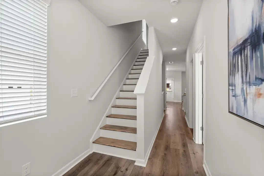 3240 Edsel Ct - More