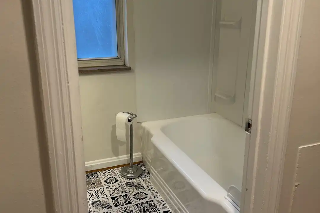 400 Main St unit 3 – photo 1 of 10