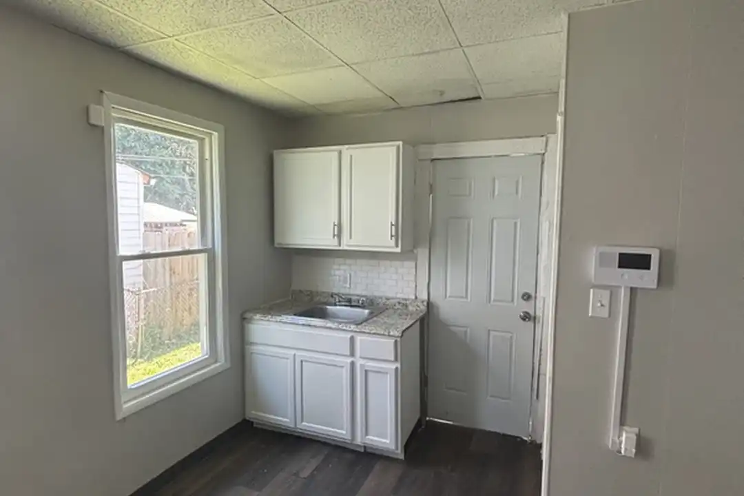 6819 Hope Ave – pohled 5
