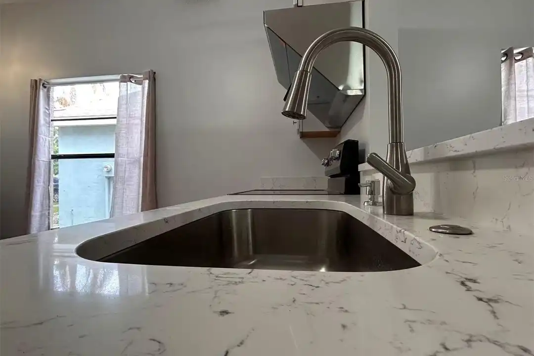 1046 Whittier Cir - View 4