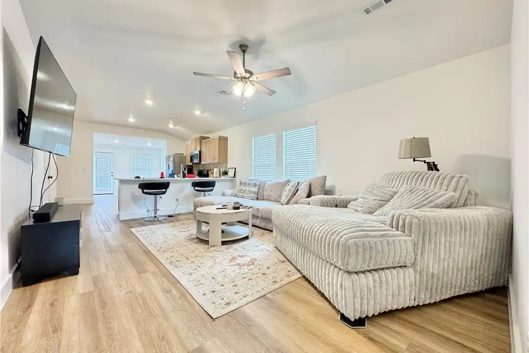 681 Kendra St - View 4