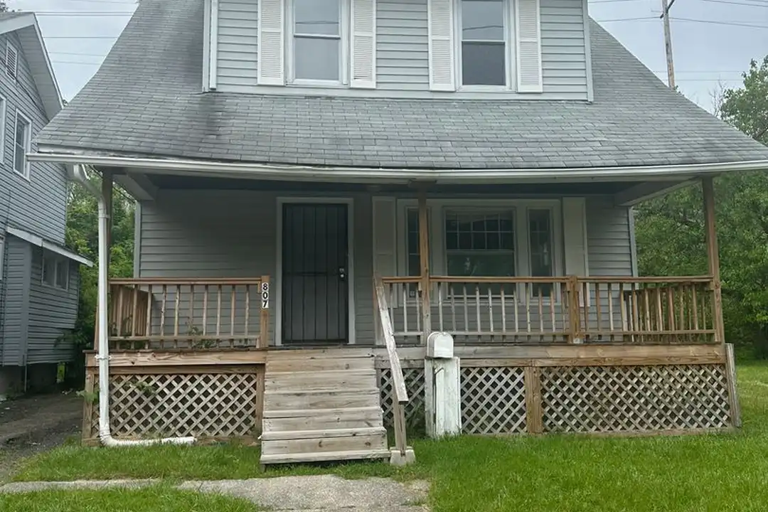 807 E 131st St – photo 1