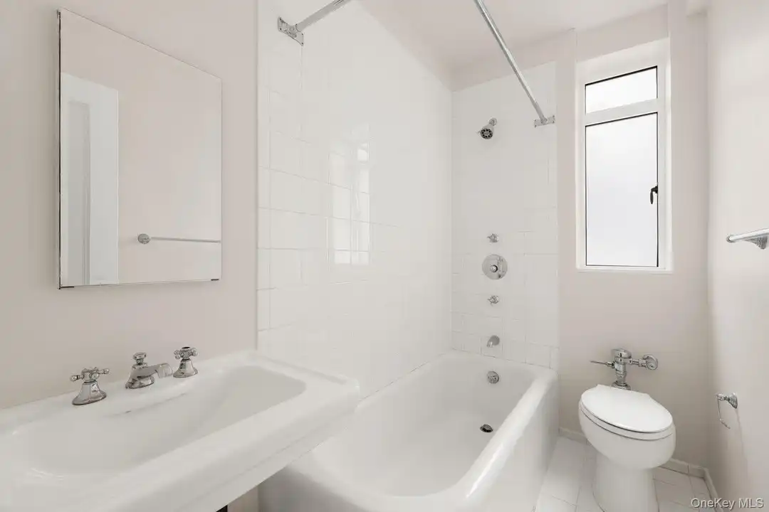 Apartment in New York, Lincoln Square, Manhattan - More