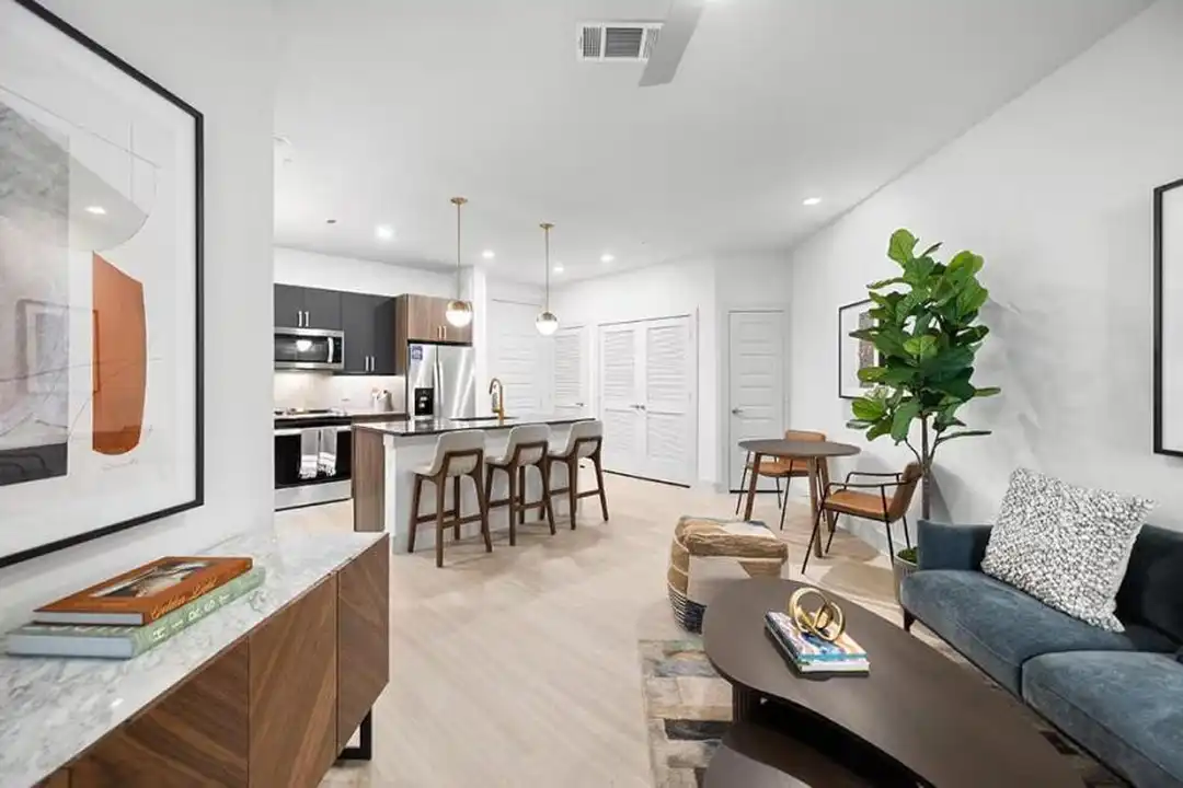 111 W 6th St - View 3