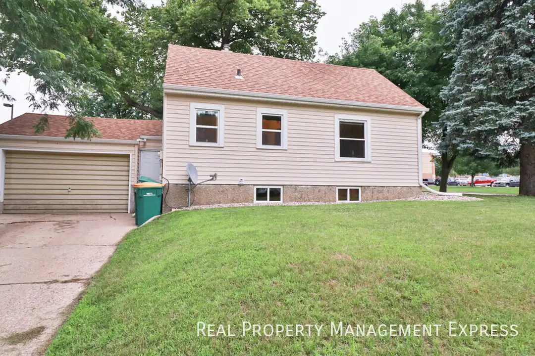 1412 W 17th St - View 2