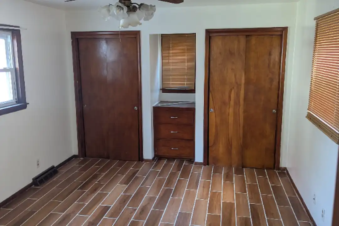 367 Laird Ave SE – photo 1